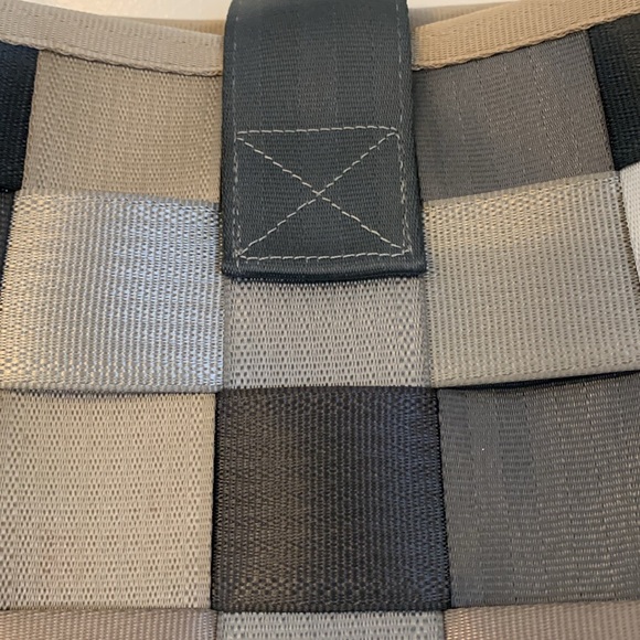 Harveys CARRIAGE RING Shoulder Bag Multi Color - Picture 7 of 17